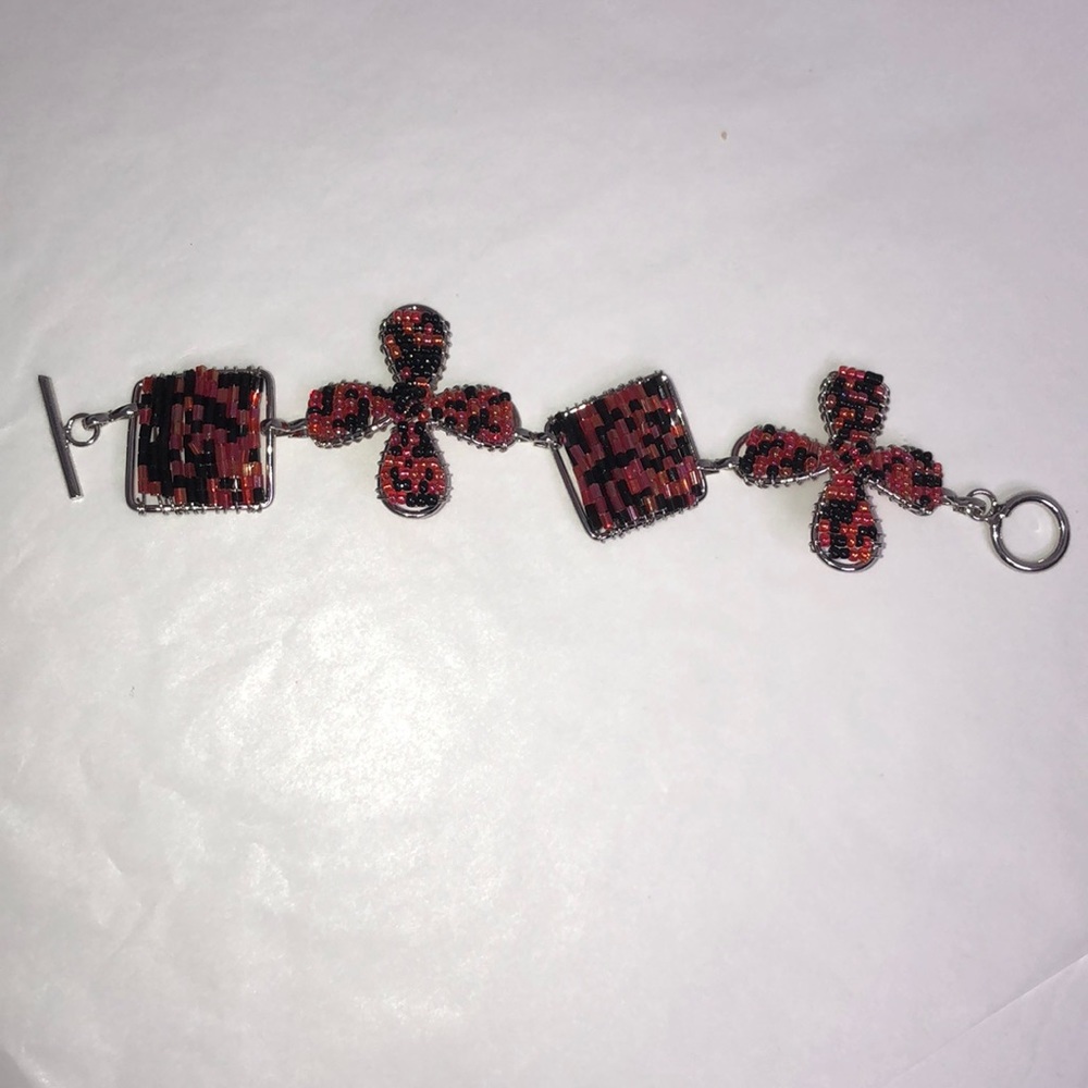 NWOT Beaded Flower square black and pink bracelet